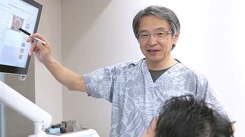 入れ歯が得意な名医、院長の桐山立志です